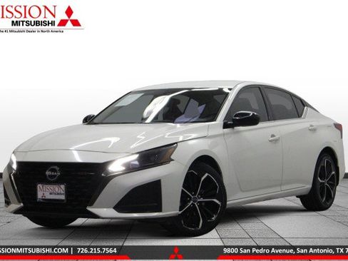 Used 2023 Nissan Altima 2.5 SR AWD/4WD image 1