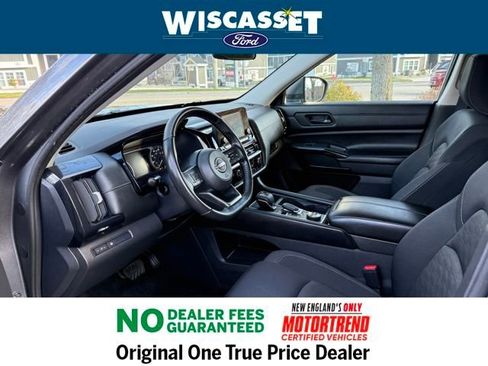 Used 2024 Nissan Pathfinder SV image 4