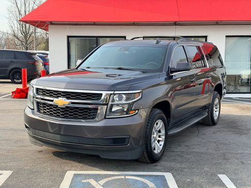 Used 2015 Chevrolet Suburban LT image 10