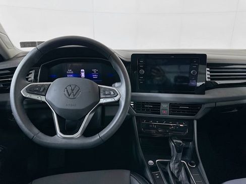 Used 2025 Volkswagen Jetta SE w/ Sunroof Package image 23