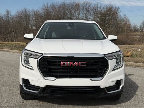 Used 2024 GMC Terrain SLE image 31