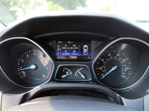 Used 2015 Ford Focus SE w/ SE Sport Package FWD image 21