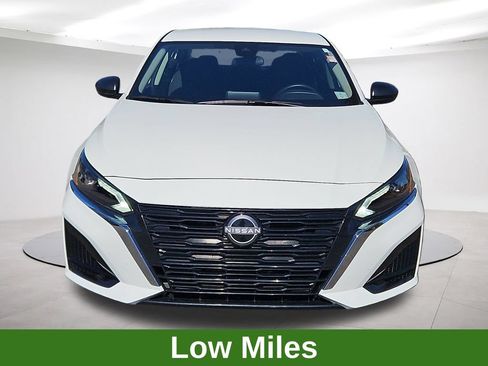 Used 2025 Nissan Altima 2.5 SV FWD image 2