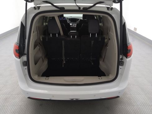 Used 2022 Chrysler Pacifica Touring-L FWD image 29