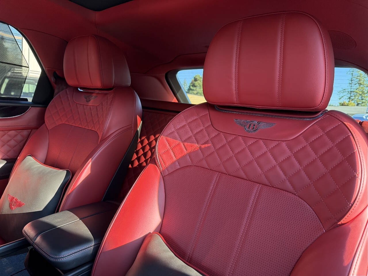 Used 2017 Bentley Bentayga AWD/4WD image 40