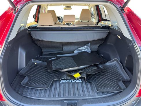 Used 2025 Toyota RAV4 XLE w/ Convenience Package FWD image 17
