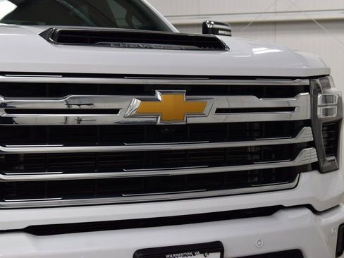 Used 2024 Chevrolet Silverado 3500 High Country w/ Technology Package image 11
