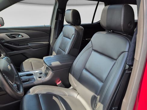 Used 2023 Chevrolet Traverse LT w/ LT Premium Package AWD/4WD image 17