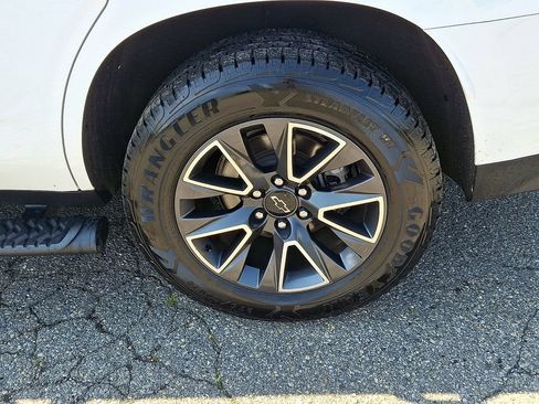 Used 2023 Chevrolet Tahoe Z71 w/ Luxury Package AWD/4WD image 12