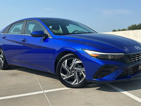 Used 2025 Hyundai Elantra SEL FWD image 6