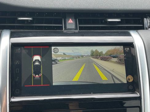 Used 2023 Land Rover Discovery Sport SE image 12