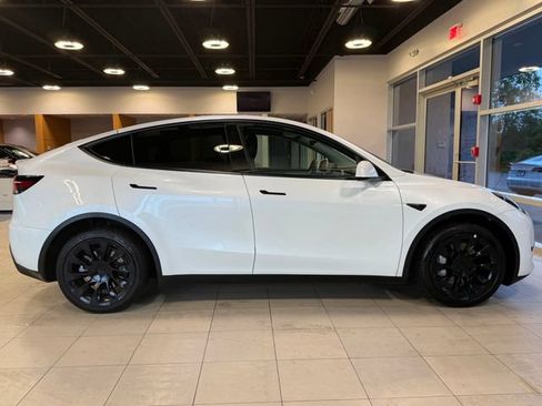 Used 2023 Tesla Model Y AWD image 15