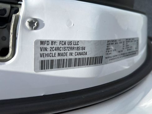 Used 2024 Chrysler Pacifica Limited FWD image 40
