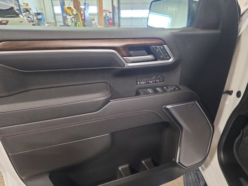 Used 2025 Chevrolet Silverado 1500 High Country w/ High Country Premium Package image 11