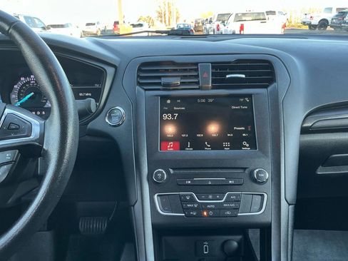 Used 2018 Ford Fusion SE w/ Equipment Group 201A image 20