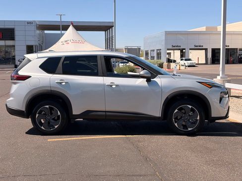 Certified 2025 Nissan Rogue SV FWD image 7