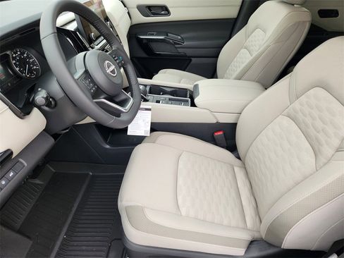 New 2025 Nissan Pathfinder SV image 8