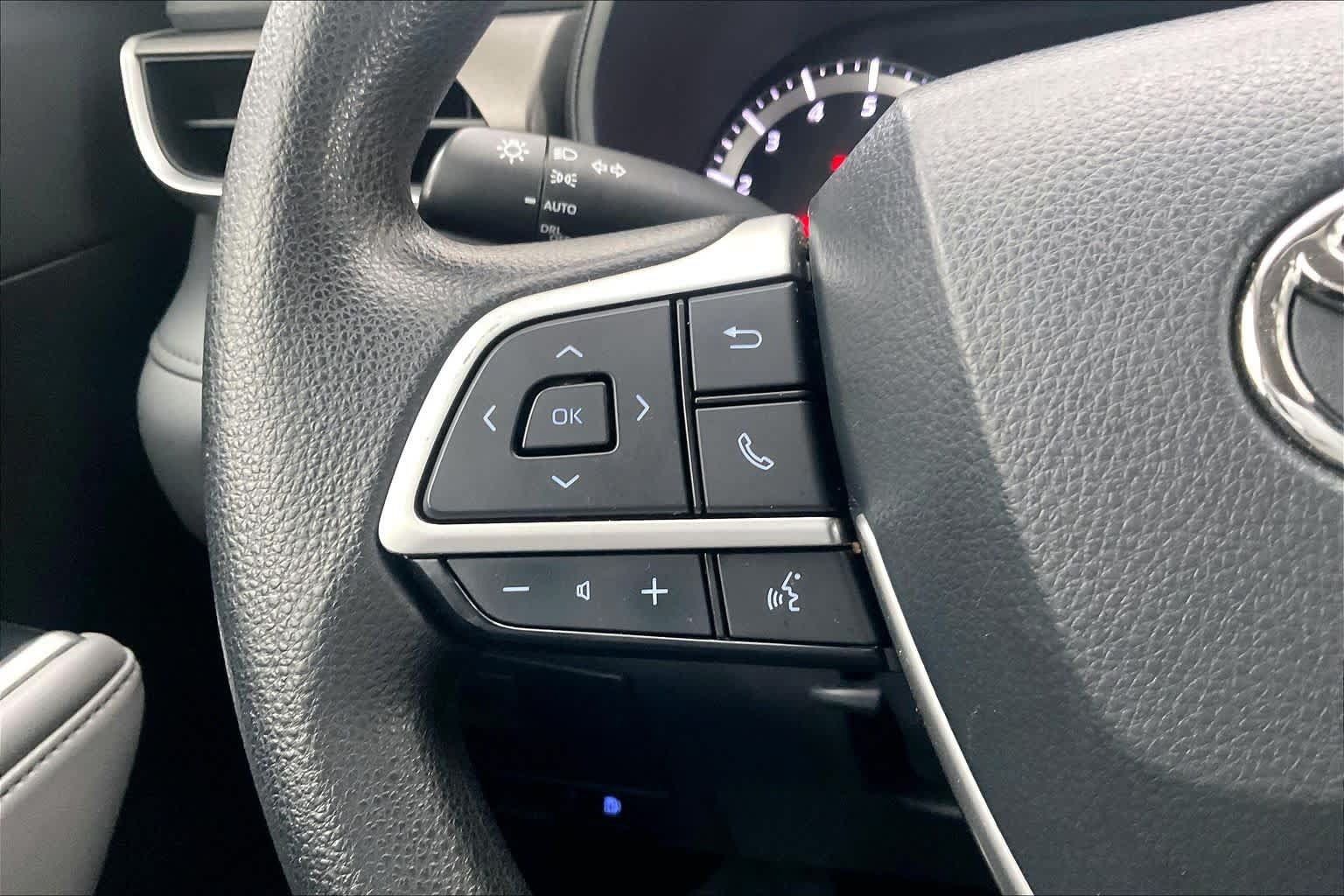 Used 2022 Toyota Highlander L FWD image 24