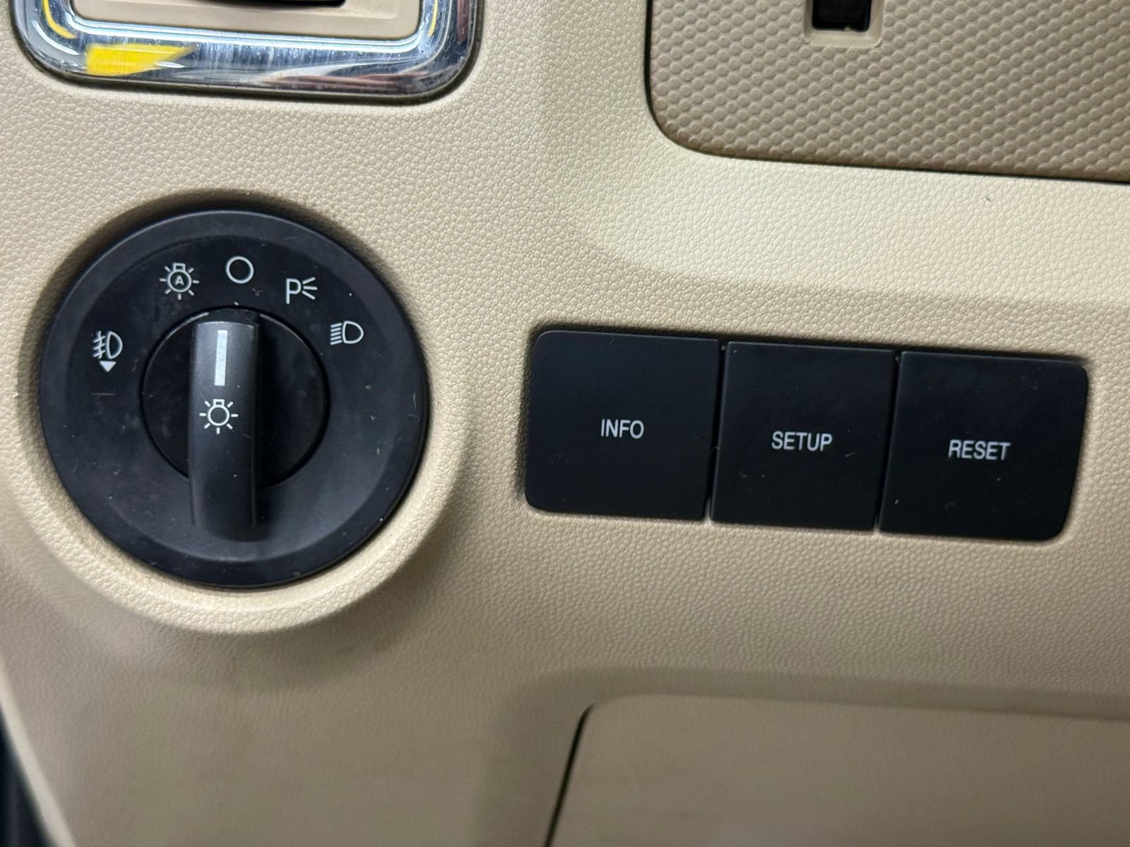 Used 2010 Ford Escape Limited FWD image 27