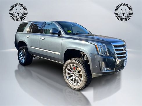 Used 2020 Cadillac Escalade Luxury image 3
