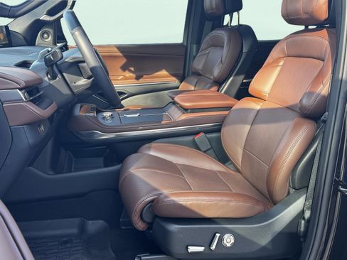 Used 2025 Lincoln Navigator Reserve image 20
