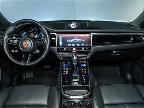 Certified 2026 Porsche Macan AWD/4WD image 19