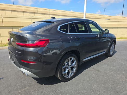 Used 2025 BMW X4 xDrive30i image 2