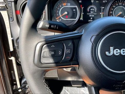 Used 2025 Jeep Wrangler Unlimited Rubicon AWD/4WD image 18