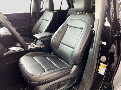 Used 2024 Ford Explorer XLT w/ Equipment Group 202A image 19