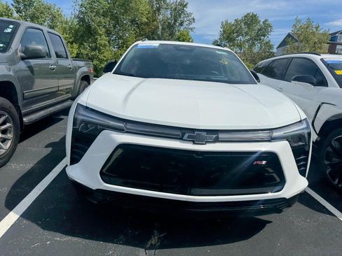 Used 2024 Chevrolet Blazer EV RS RWD image 3