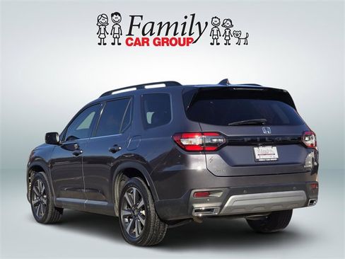 Used 2025 Honda Pilot Touring image 3