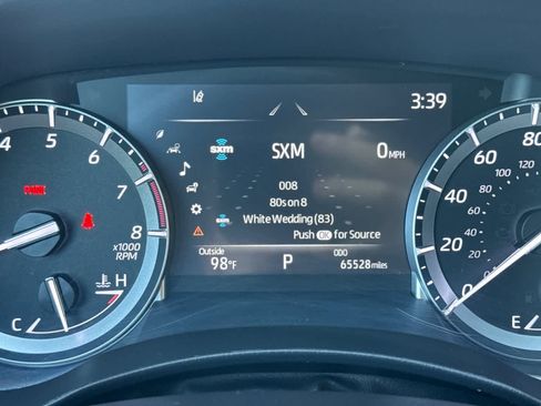 Used 2022 Toyota Highlander XLE AWD/4WD image 25