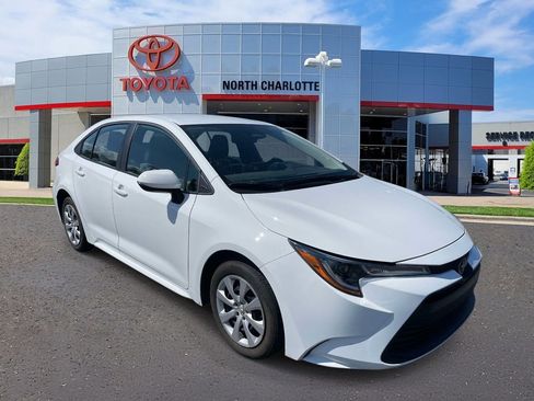 Used 2025 Toyota Corolla LE image 3