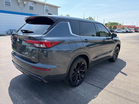 Used 2024 Mitsubishi Outlander SE Black Edition FWD image 5