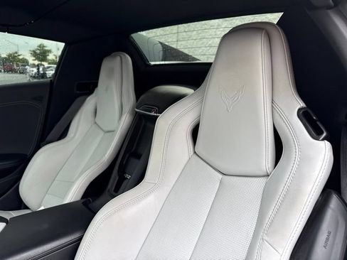 Used 2021 Chevrolet Corvette Stingray Preferred Conv w/ Z51 Performance Package RWD image 9
