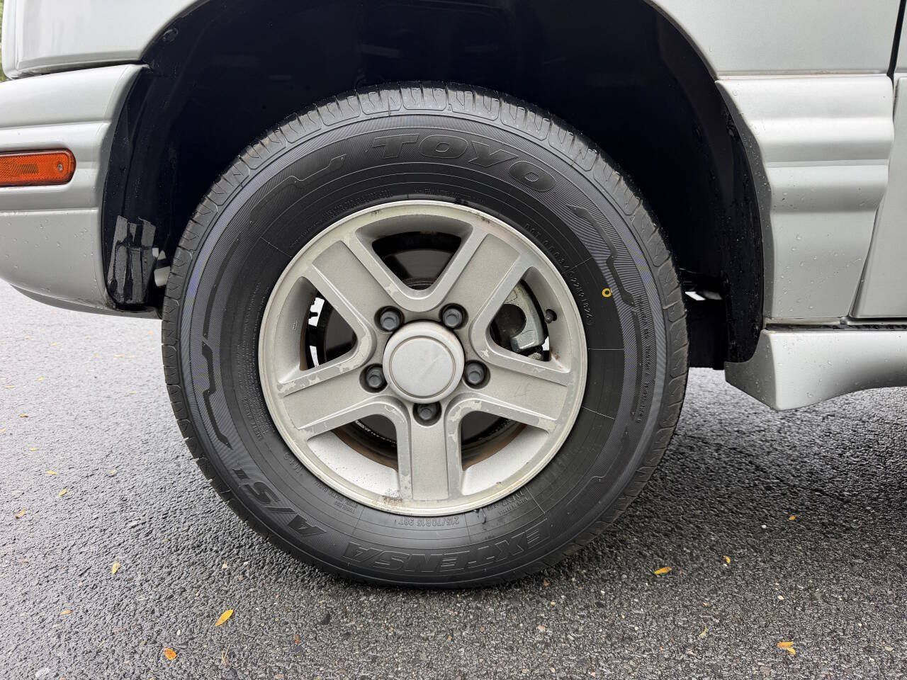 Used 2004 Chevrolet Tracker LT AWD/4WD image 38