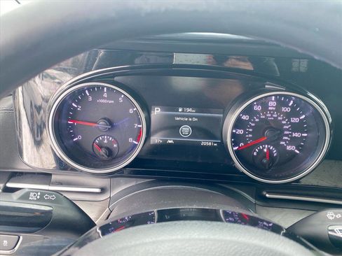 Certified 2024 Kia Carnival EX image 16