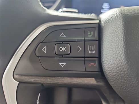 Used 2025 Jeep Grand Cherokee Limited image 21