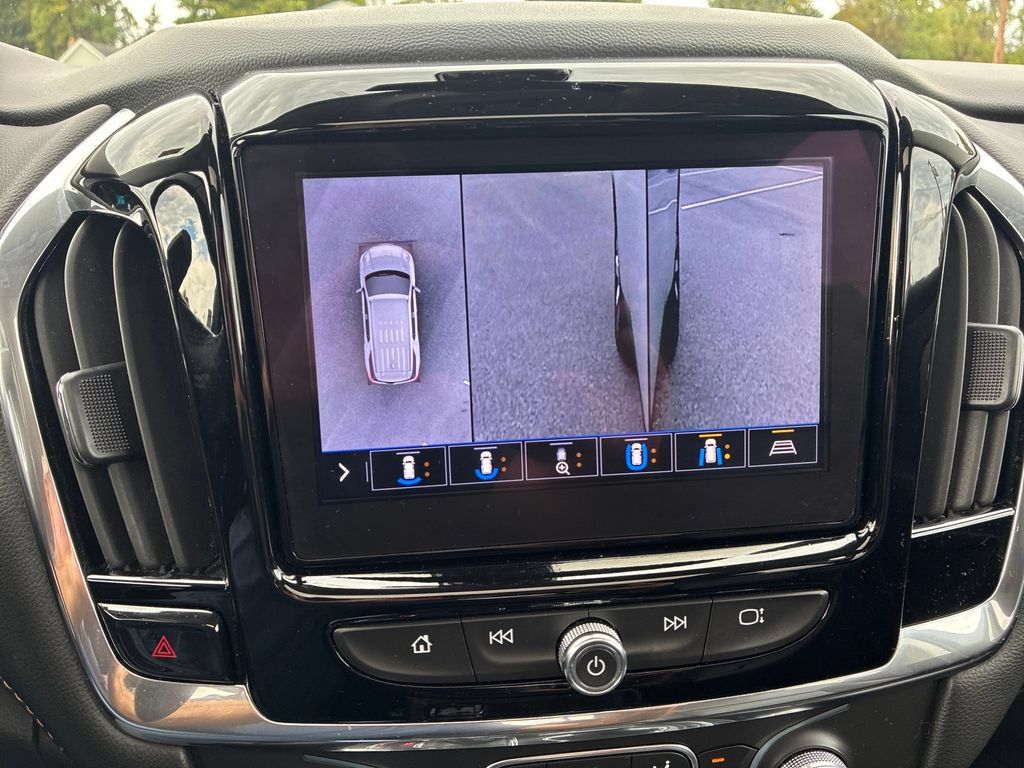 Used 2020 Chevrolet Traverse LT w/ LT Premium Package AWD/4WD image 27