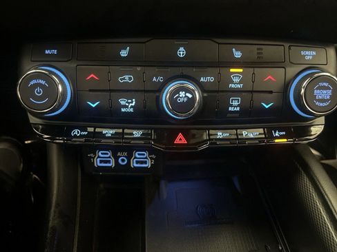 Used 2022 Dodge Durango GT image 12