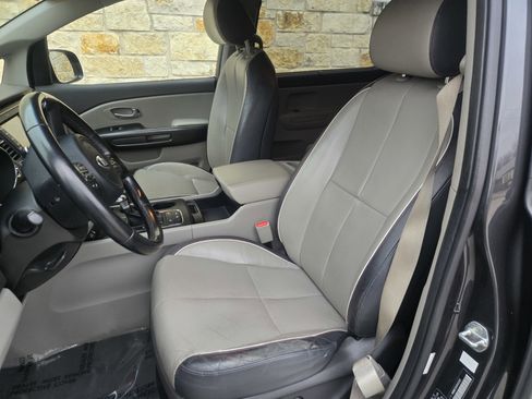 Used 2018 Kia Sedona LX w/ LX Essentials Premium Package image 5