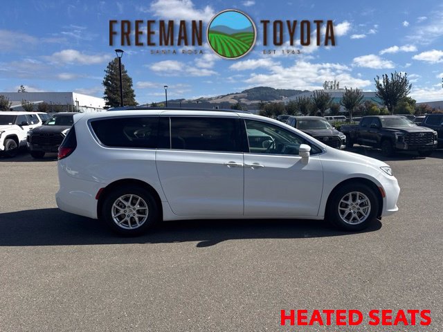 Used 2021 Chrysler Pacifica Touring-L FWD image 4