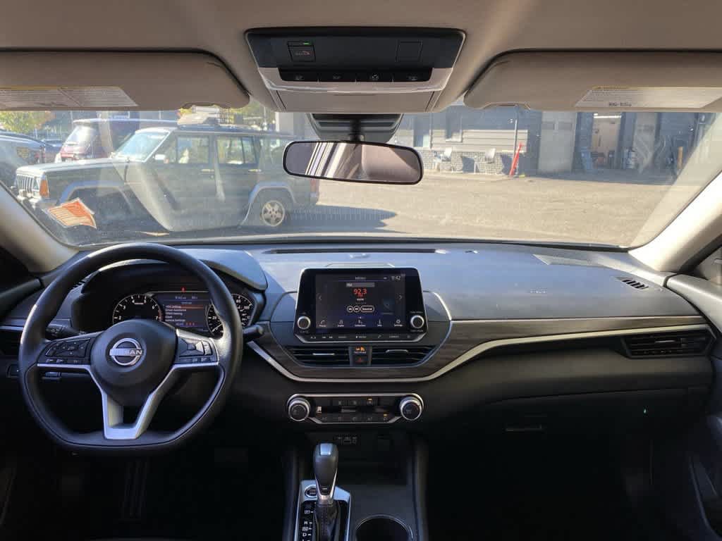 Used 2025 Nissan Altima 2.5 SV AWD/4WD image 12
