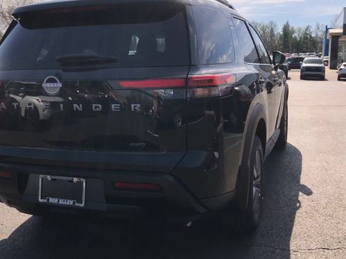 New 2026 Nissan Pathfinder SV image 7