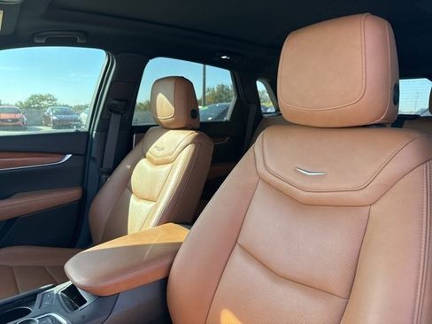 Used 2021 Cadillac XT5 Premium Luxury image 14