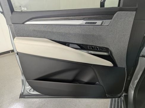 Used 2025 Cadillac Escalade V image 9