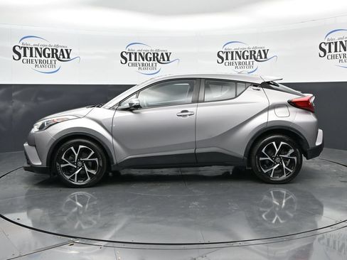 Used 2019 Toyota C-HR XLE FWD image 4