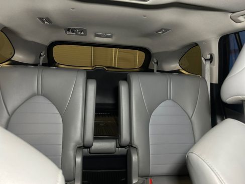 Used 2022 Toyota Highlander XLE image 18