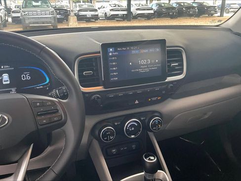 Certified 2025 Hyundai Venue SEL FWD image 7