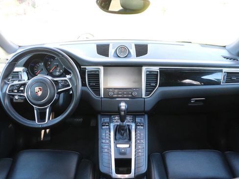Used 2017 Porsche Macan image 22